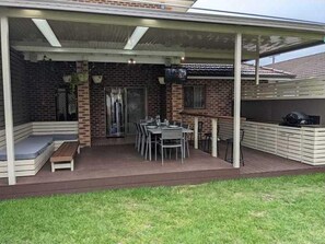 Outdoor dining - Pet-Friendly Beach House | 5 Min Walk to Sand (Callala Beach)