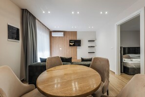 Dining - Sea La Vie Apartment (Golem)