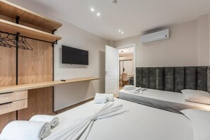 Room - Sea La Vie Apartment (Golem)