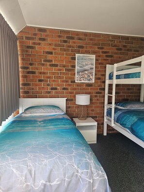 Room - Amazing view from this centrally located 2 bed unit in the heart of Merimbula. (Merimbula)