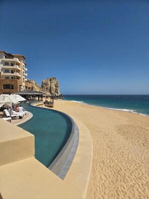 Beach nearby - Luxury Grand Master Suite at Grand Solmar Lands End ,2 baths ,sleeps 4 (Jan 2-9) (Cabo San Lucas)