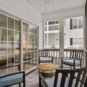 Property grounds - Spacious 4-bedroom house in perfect Surfside Beach with AC (Surfside Beach)
