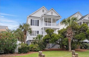 Exterior - Spacious 4-bedroom house in perfect Surfside Beach with AC (Surfside Beach)