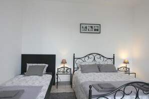 Iron/ironing board, travel cot, Internet - Gite la Pinassotte - GUJAN-MESTRAS (GUJAN-MESTRAS)