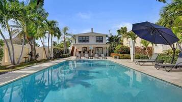 Classic Studio | Pool