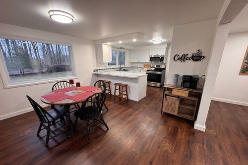 Weekend Retreat - Peaceful Neighborhood - Convenient Homebase