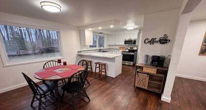 Weekend Retreat - Peaceful Neighborhood - Convenient Homebase