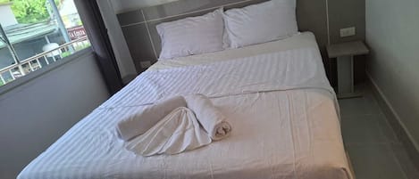 WiFi, bed sheets