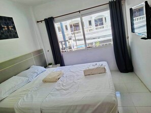 WiFi, bed sheets