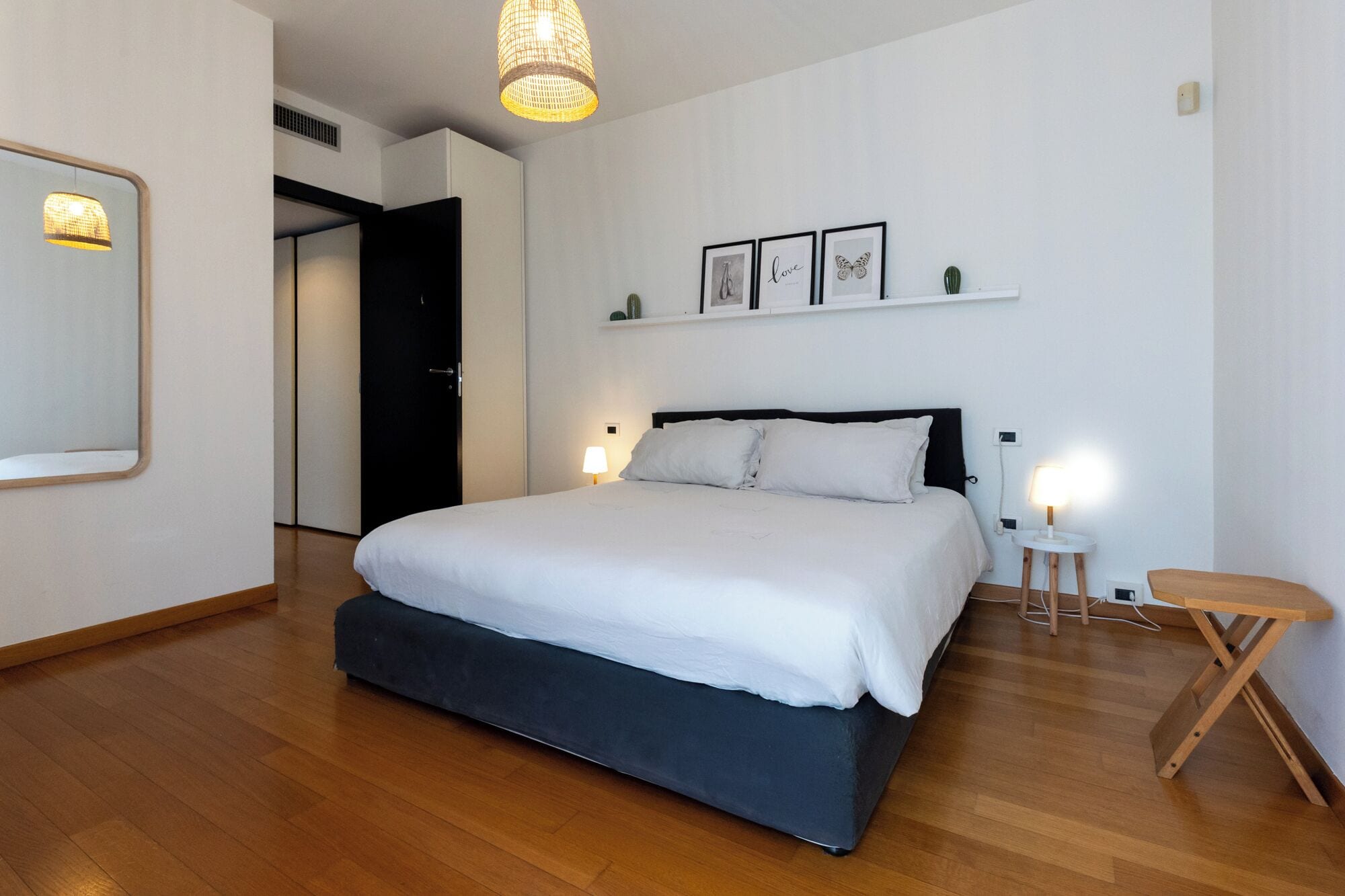 City Apartment, Balcony