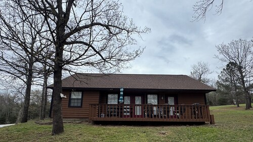 Cozy Cabin on Lake Tenkiller