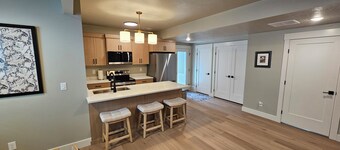 2-bedroom apartment in North Ogden - 20 min to skiing and minutes to hiking