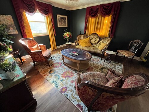 2-bedroom apartment in peaceful Louisville with air conditioning