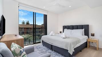 3 bedrooms, desk, iron/ironing board, WiFi