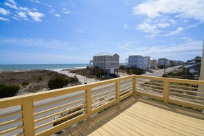 Property grounds - Charming 4-Bedroom Home with Ocean Views in Topsail Beach! (Topsail Beach)