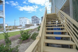 Property grounds - Charming 4-Bedroom Home with Ocean Views in Topsail Beach! (Topsail Beach)