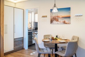 Dining - Central dream apartment: lake & train in 2 min (Dießen am Ammersee)