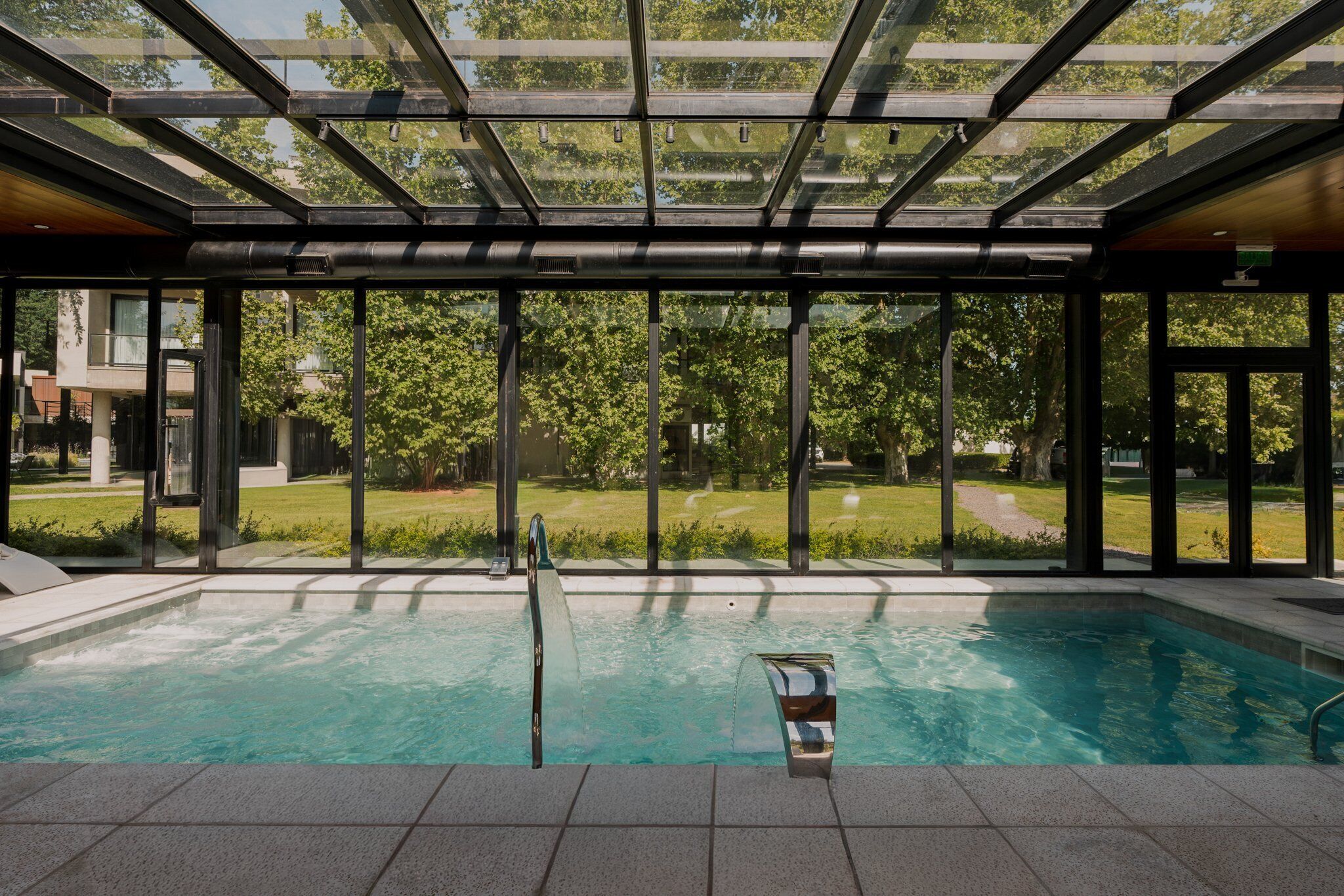 Inomhuspool och uppvärmd pool