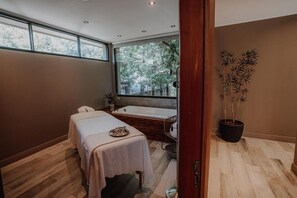 Spa - Tranquil Room w/ Free Breakfast, Parking & Pool Access—Perfect for Relaxing Stay (Río Cuarto)