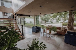 المنشأة من الداخل