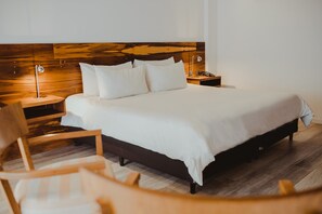 Room - Rio Cuarto Wellness Retreat: Hot Tub, Sauna & 2 Pools | 10 Mins to IAH Airport (Río Cuarto)