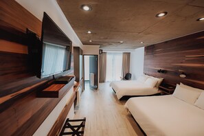 Room - Charming City View Unit | Hot Tub, Sauna & 2 Pools | 0.4 Mi to Asian Art Center (Río Cuarto)