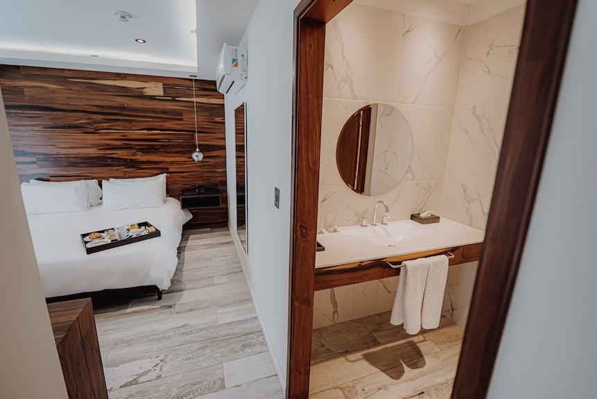 Unwind In A Nature-inspired Room With Balcony Views | 0.7 Mi To Cathedral Church - Río Cuarto