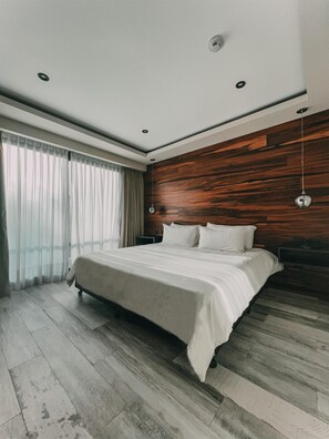 Tabla de planchar con plancha, wifi gratis, ropa de cama