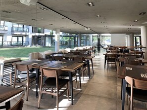 Dining - Relax & Recharge in a Charming Balcony Room Near Green Spaces | Free Breakfast (Río Cuarto)