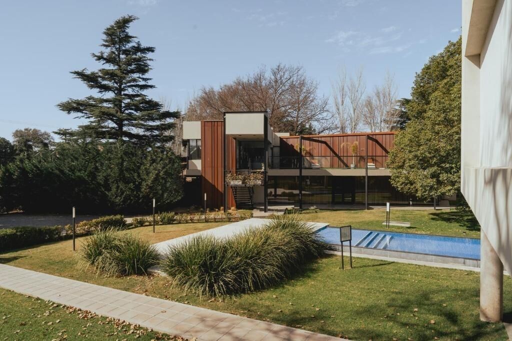 Una piscina techada, una piscina climatizada