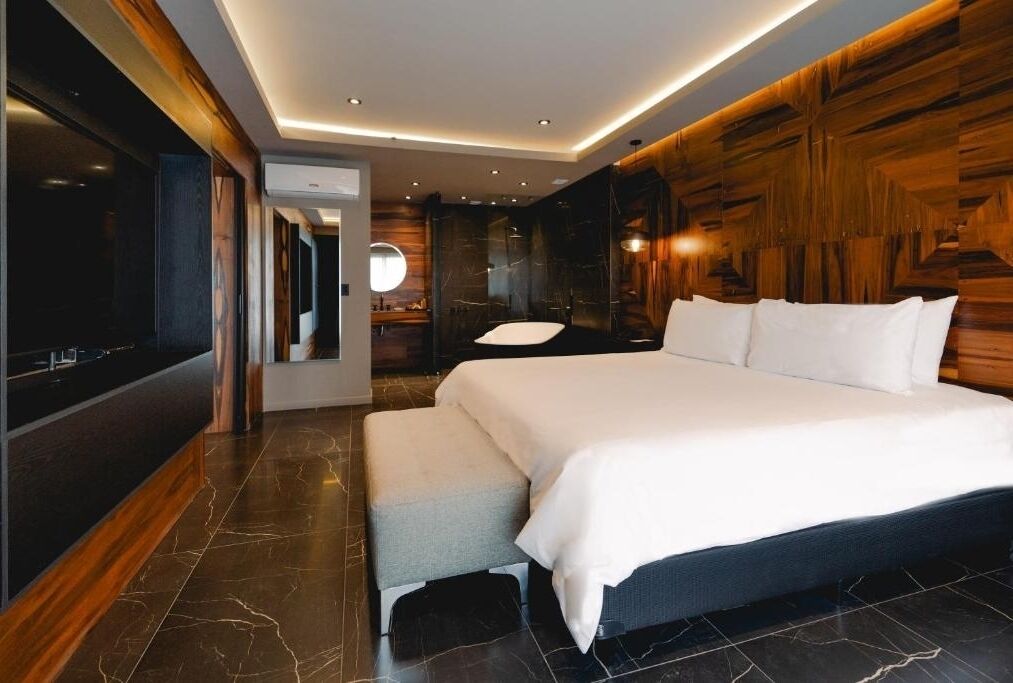 Iron/ironing board, free WiFi, bed sheets, wheelchair access