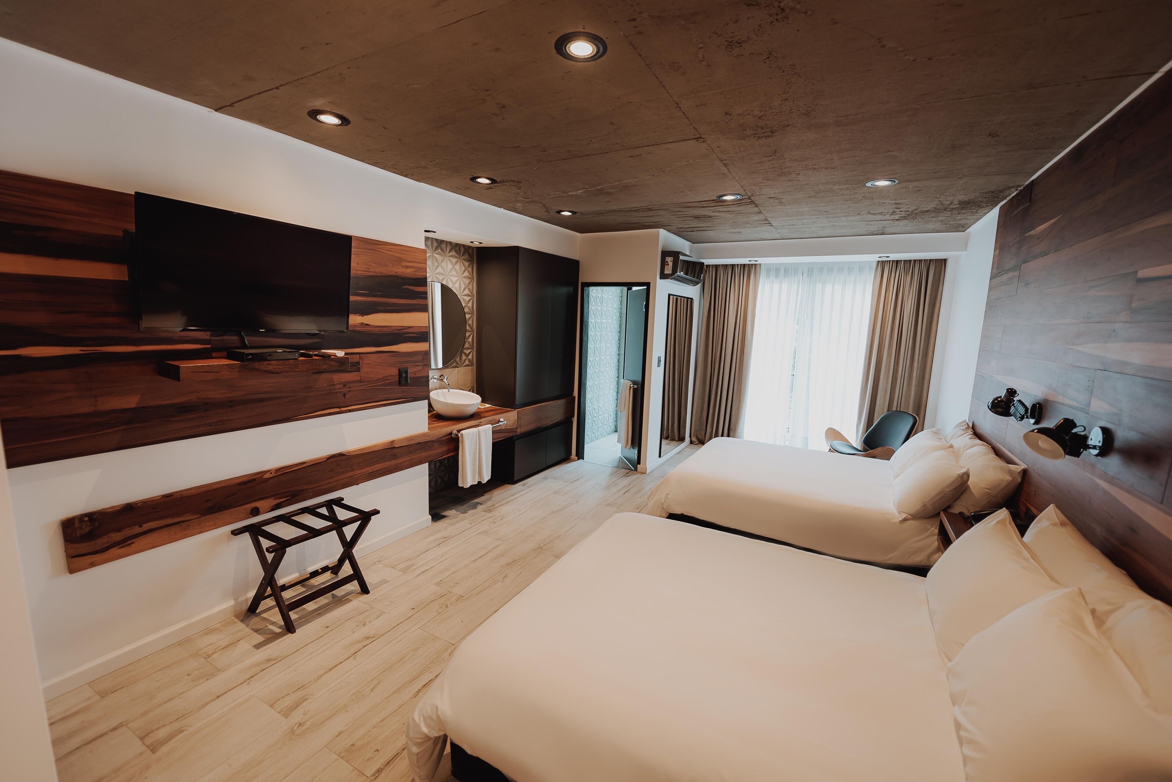 3 habitaciones, tabla de planchar con plancha y wifi gratis 