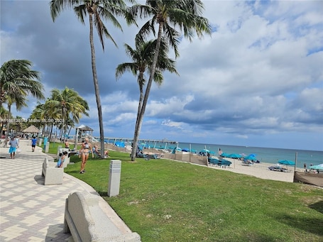 ビーチ. 2-BR Apt in Deerfield Beach with AC, Free wifi and Free parking near Golf Course