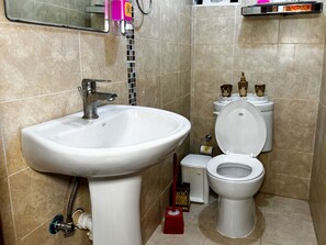 Handtücher, Seife, Toilettenpapier