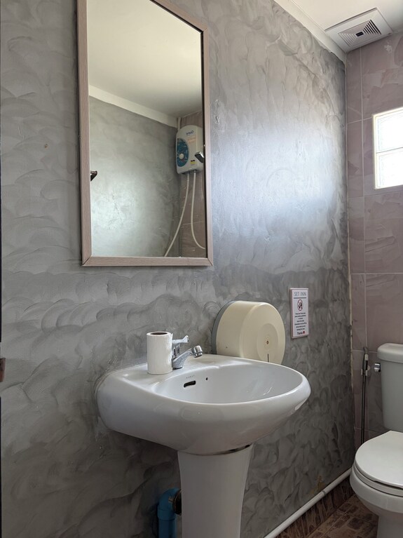Cozy 1-bedroom Bed & Breakfast In Charming Kata With Ac. Window To Corridor - Karon Beach