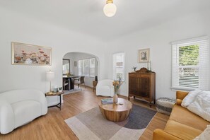 Living area - Storybook Character Home near the Studios (Burbank)