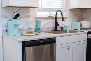 Private kitchen - West End, Beautiful Ocean Views, Across From Beach, Pool (Panama City Beach)