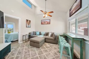Living area - West End, Beautiful Ocean Views, Across From Beach, Pool (Panama City Beach)