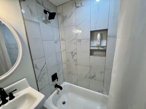 Handtücher, Seife, Toilettenpapier