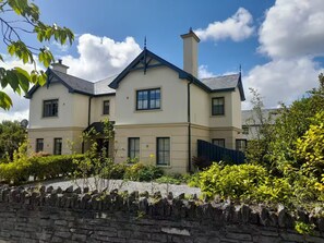 Exterior - Charming 3-bedroom house in Kenmare perfect for relaxing stays (Kenmare)