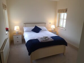 3 bedrooms, iron/ironing board, WiFi, bed sheets - Charming 3-bedroom house in Kenmare perfect for relaxing stays (Kenmare)