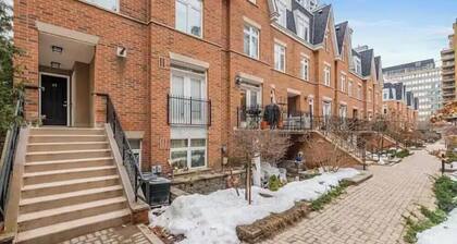 Renovated, Spotless 2BR Townhouse: Private Patio, Parking & by Subway!