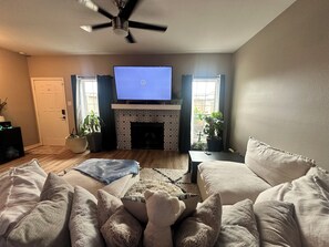 Living area - 2-bedroom townhome walking distance to NRG/FIFA World Cup w/ garage. (Houston)