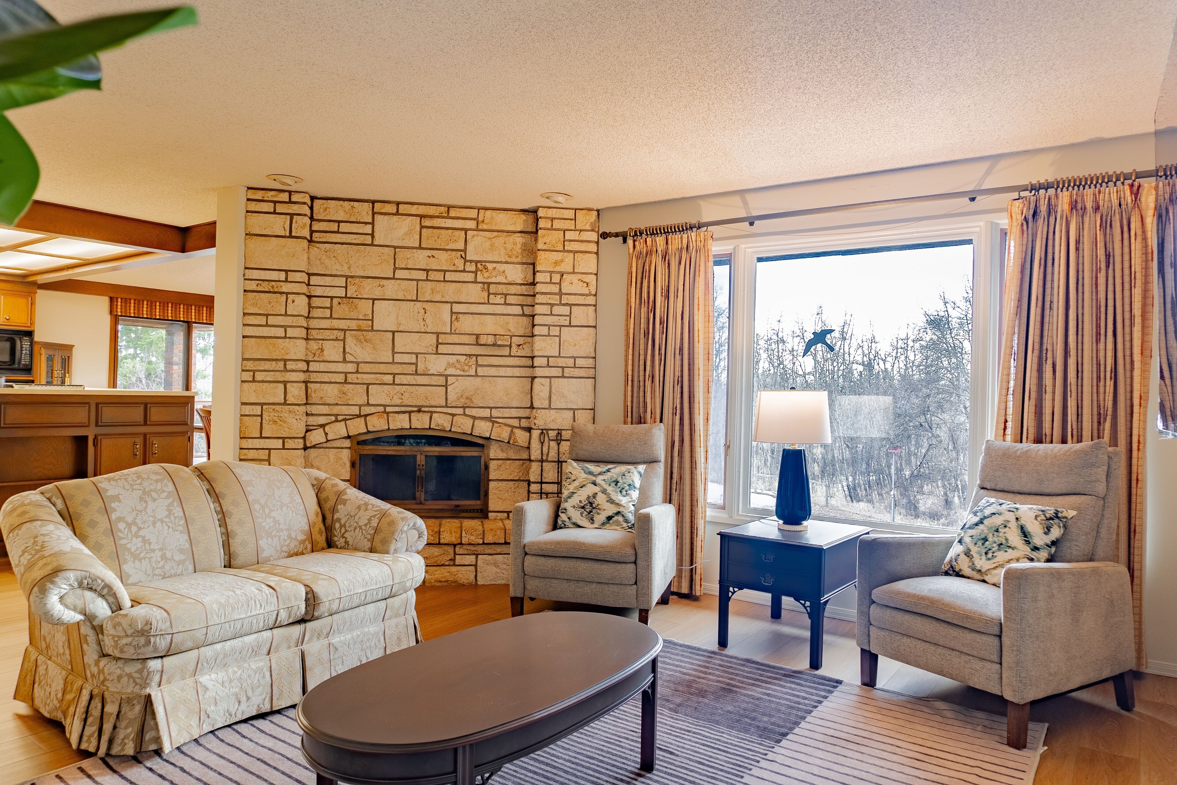 Smart TV, fireplace, foosball, books
