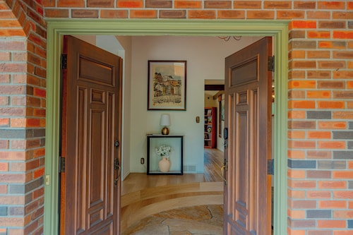Unwind & Enjoy in Luxury Calgary home in 13 Acres. Newly Renovated!