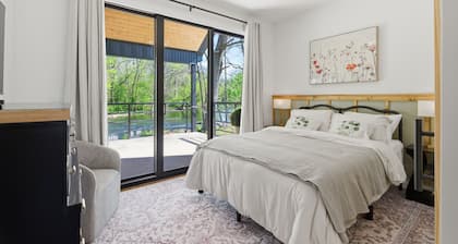 Creek Song Cabin in Bourbon Capital