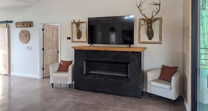 Creek Song Cabin in Bourbon Capital