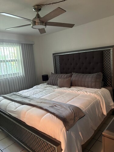 Modern Cozy Retreat • 1BR Comfort • 5min to Beach. Free Wifi, Parking & Pool.