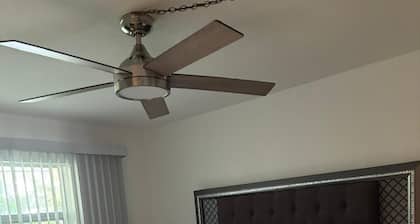 Modern Cozy Retreat • 1BR Comfort • 5min to Beach. Free Wifi, Parking & Pool.