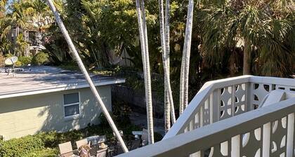 Modern Cozy Retreat • 1BR Comfort • 5min to Beach. Free Wifi, Parking & Pool.